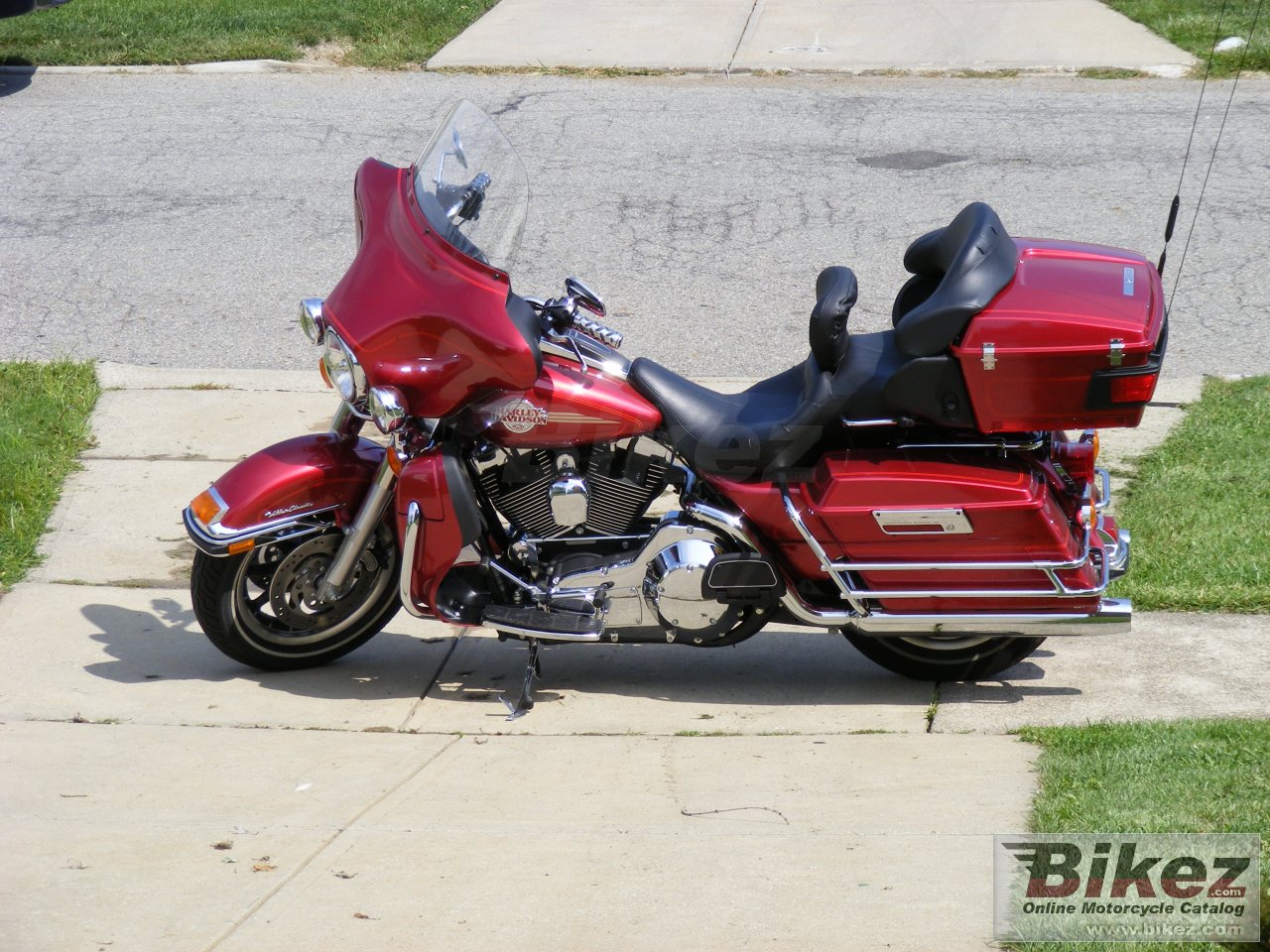 Big  flhtcui utra classic electra glide picture and wallpaper from Bikez.com